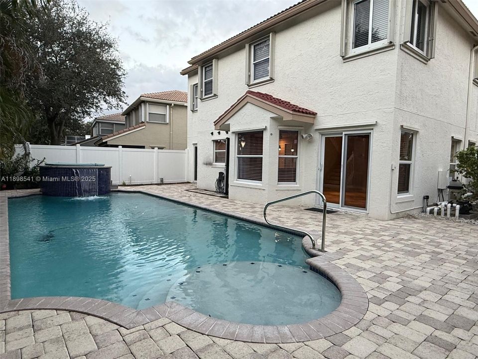 待售: $639,000 (3 贝兹, 2 浴室, 2179 平方英尺)