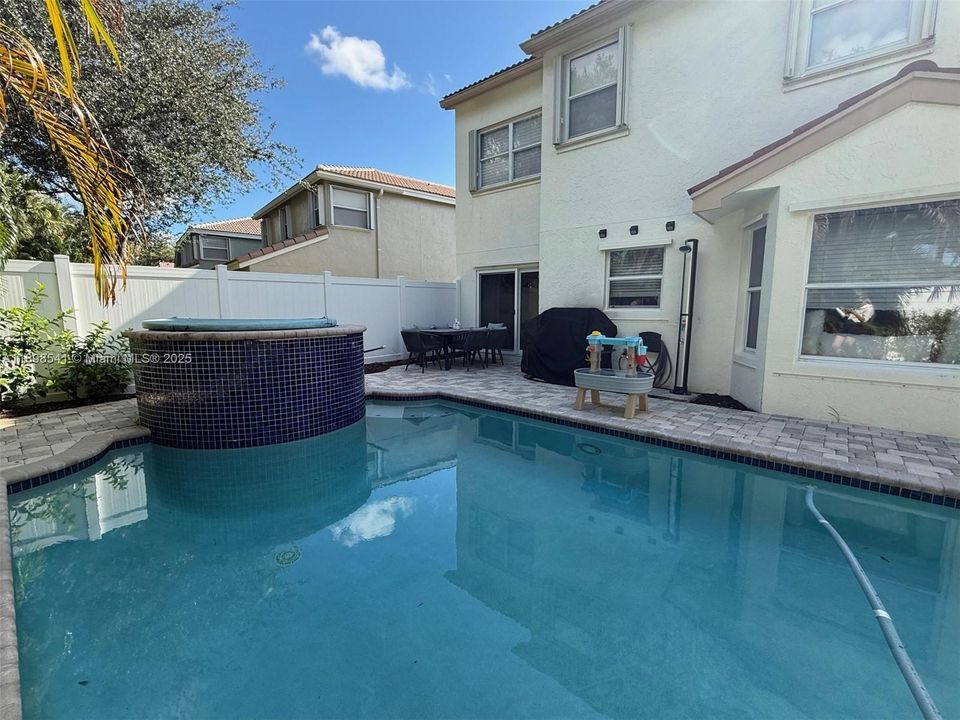 待售: $639,000 (3 贝兹, 2 浴室, 2179 平方英尺)