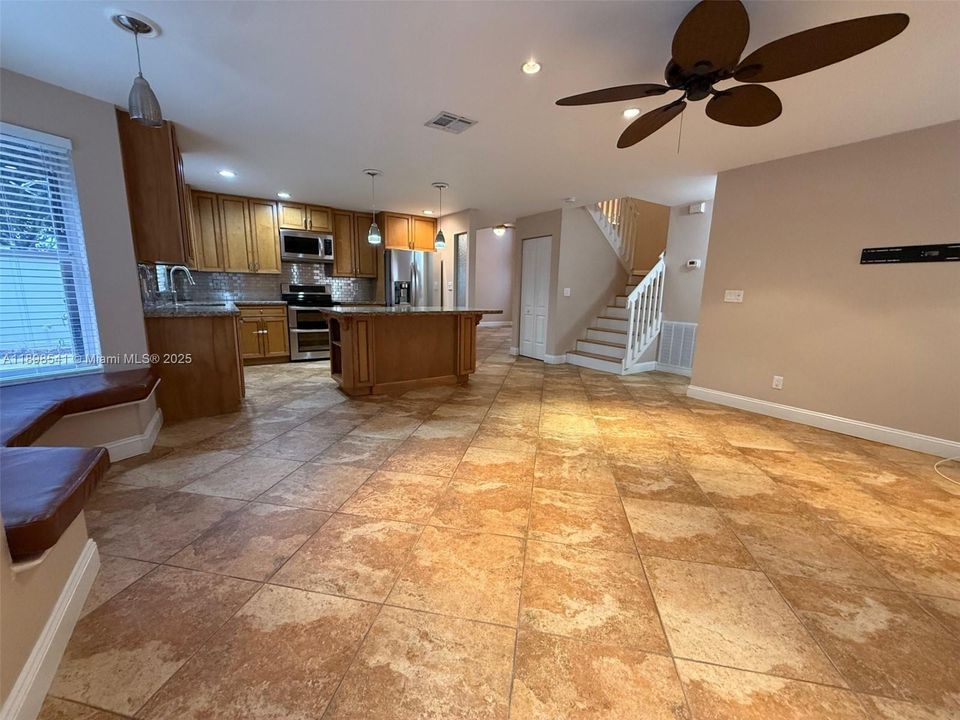 待售: $639,000 (3 贝兹, 2 浴室, 2179 平方英尺)