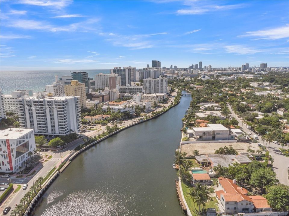 合同活跃: $450,000 (2 贝兹, 2 浴室, 900 平方英尺)