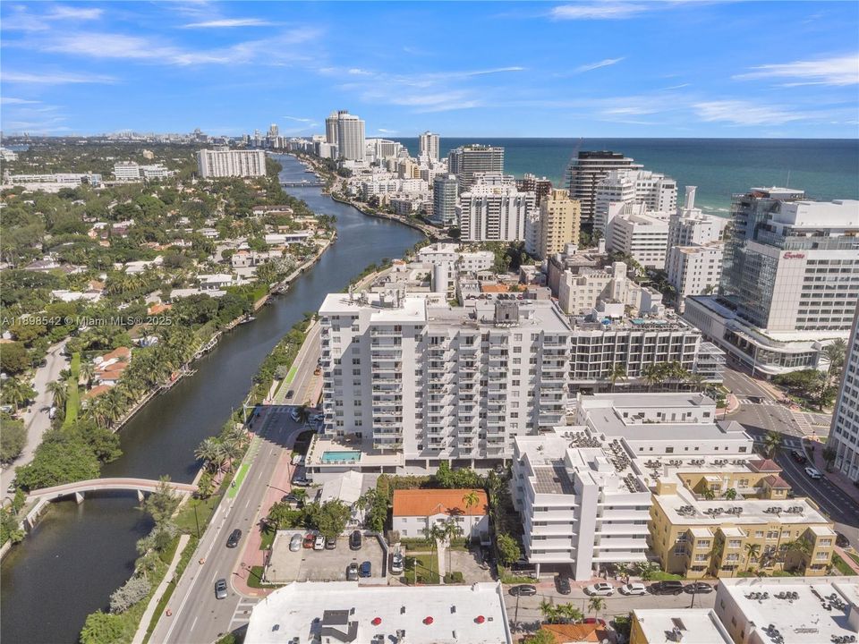 合同活跃: $450,000 (2 贝兹, 2 浴室, 900 平方英尺)