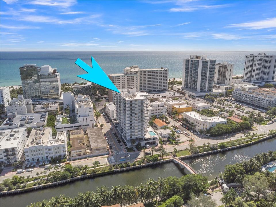 合同活跃: $450,000 (2 贝兹, 2 浴室, 900 平方英尺)