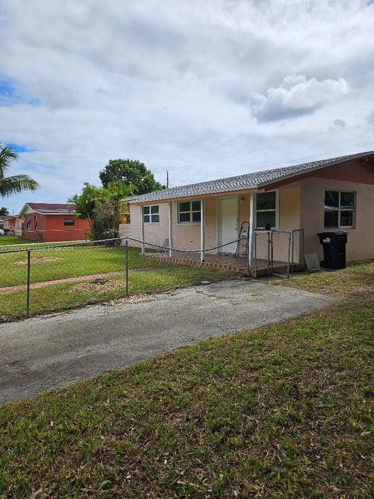 Недавно продано: $425,000 (3 спален, 2 ванн, 1164 Квадратных фут)