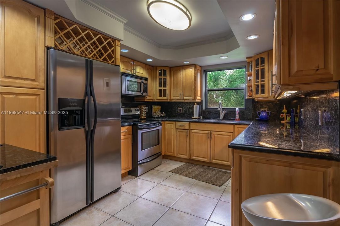 For Rent: $2,700 (2 beds, 2 baths, 1235 Square Feet)