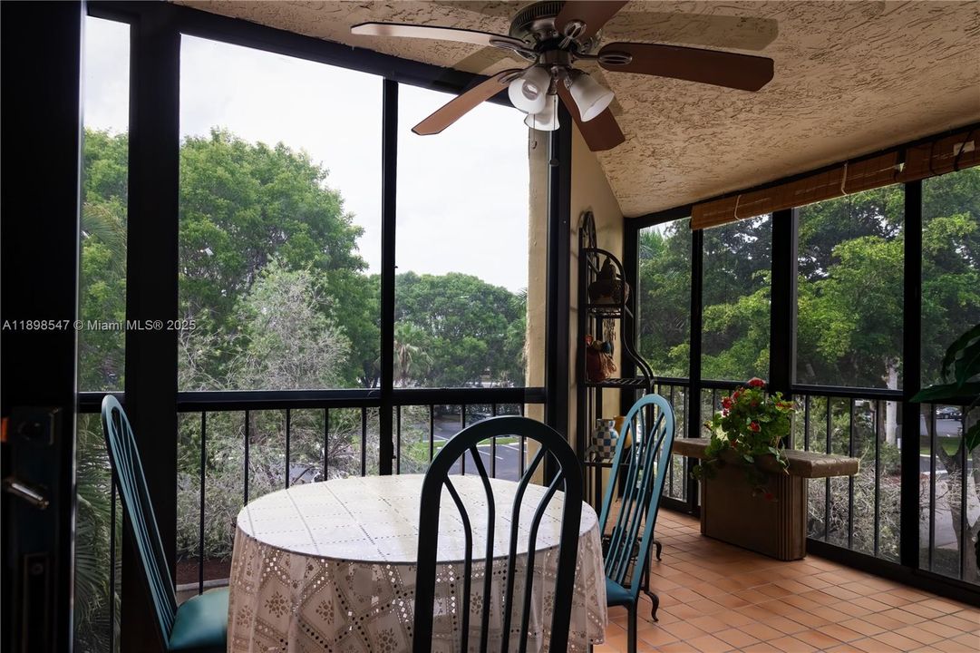 For Rent: $2,700 (2 beds, 2 baths, 1235 Square Feet)