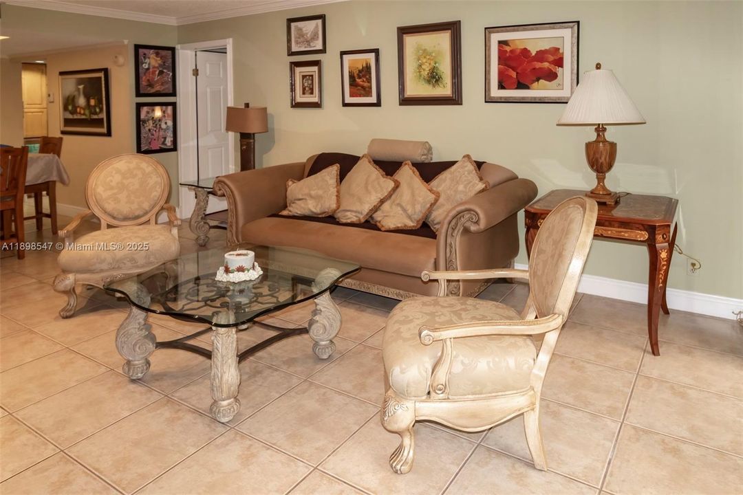 For Rent: $2,700 (2 beds, 2 baths, 1235 Square Feet)