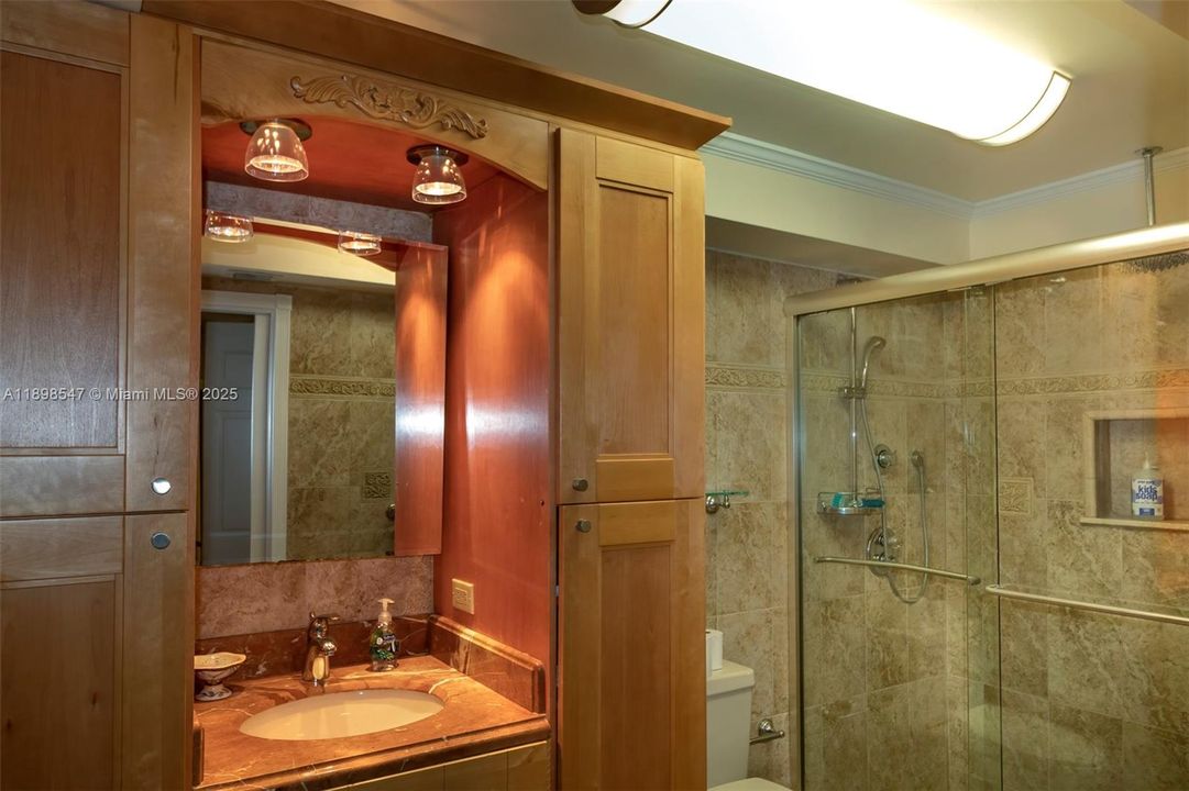 For Rent: $2,700 (2 beds, 2 baths, 1235 Square Feet)