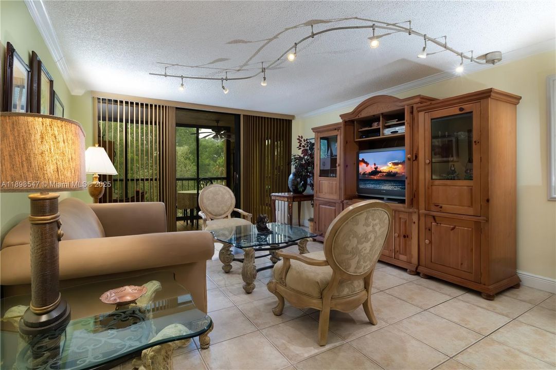 For Rent: $2,700 (2 beds, 2 baths, 1235 Square Feet)