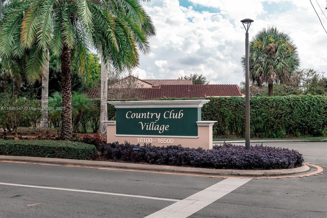 For Rent: $2,700 (2 beds, 2 baths, 1235 Square Feet)