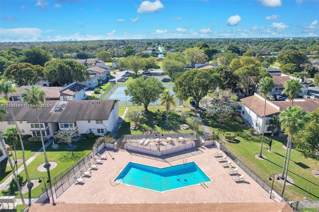 Vendido Recientemente: $174,999 (2 camas, 2 baños, 1019 Pies cuadrados)