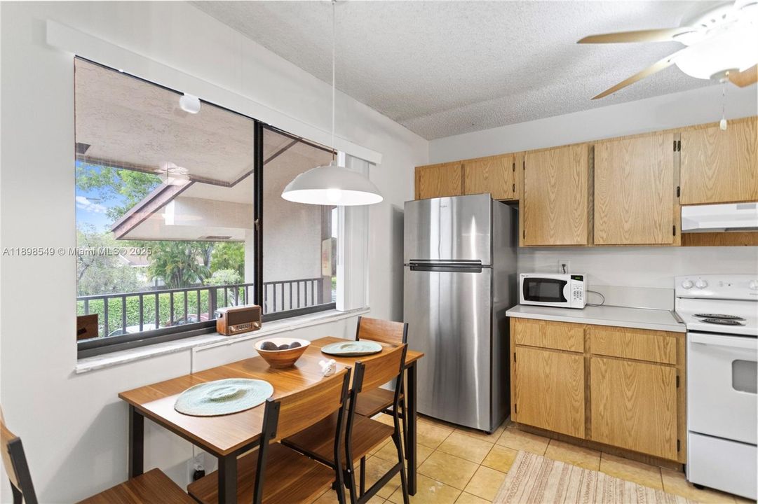 Vendido Recientemente: $174,999 (2 camas, 2 baños, 1019 Pies cuadrados)