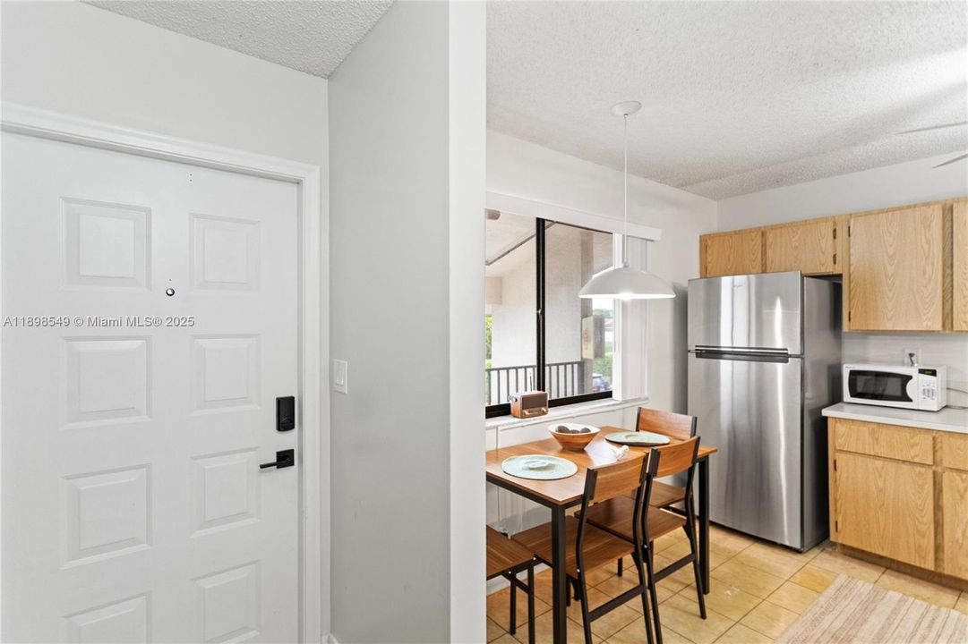 Vendido Recientemente: $174,999 (2 camas, 2 baños, 1019 Pies cuadrados)