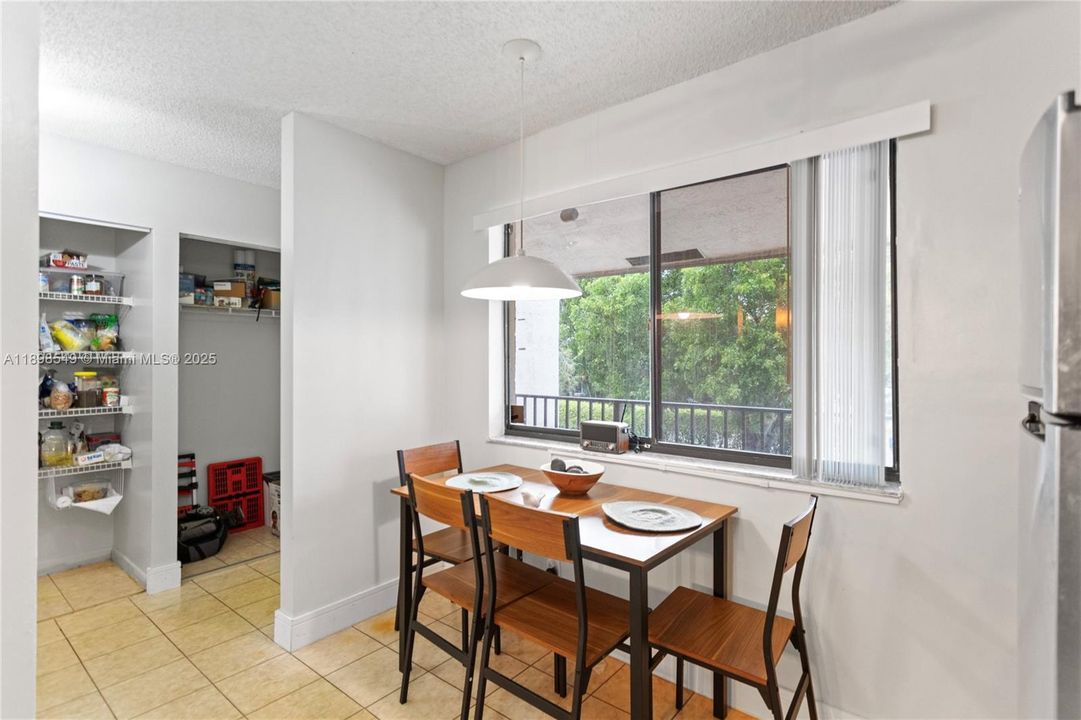 Vendido Recientemente: $174,999 (2 camas, 2 baños, 1019 Pies cuadrados)