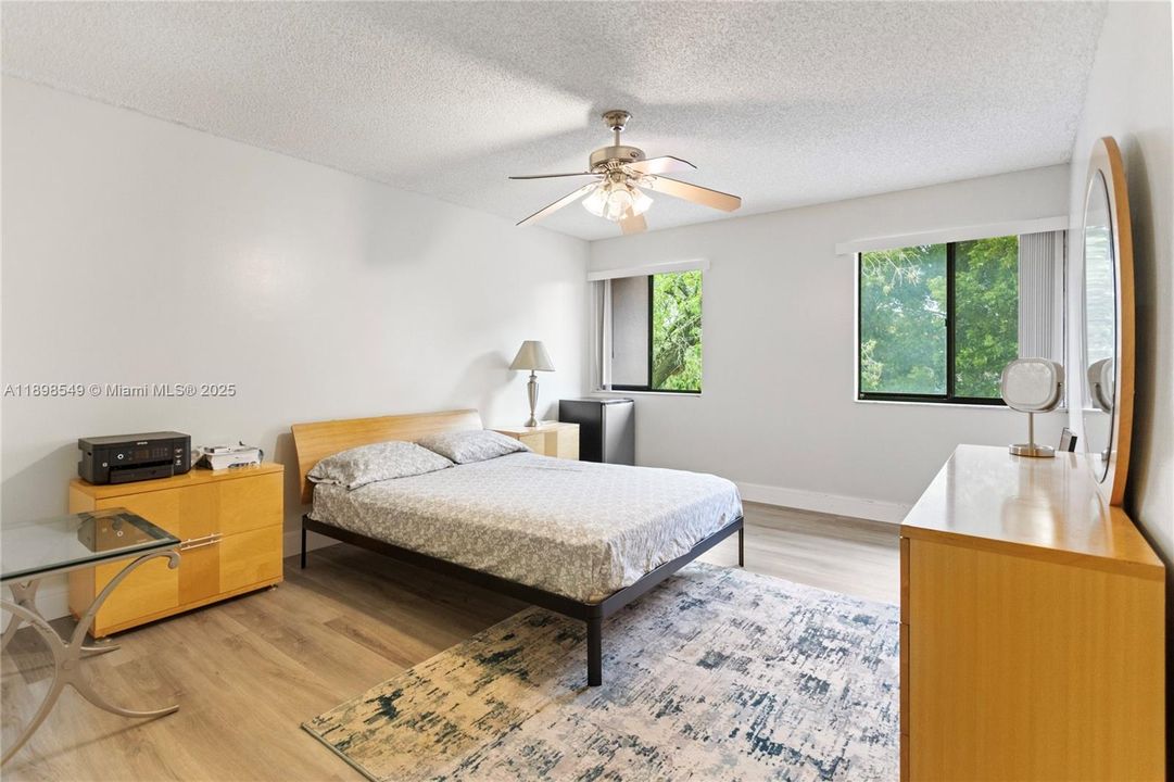 Vendido Recientemente: $174,999 (2 camas, 2 baños, 1019 Pies cuadrados)