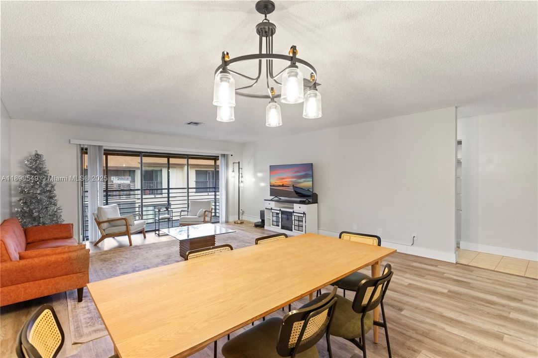 Vendido Recientemente: $174,999 (2 camas, 2 baños, 1019 Pies cuadrados)