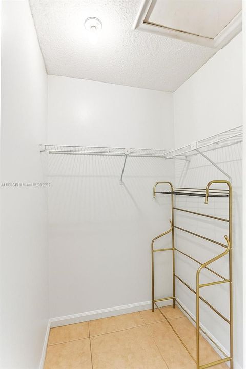 Vendido Recientemente: $174,999 (2 camas, 2 baños, 1019 Pies cuadrados)