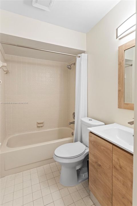 Vendido Recientemente: $174,999 (2 camas, 2 baños, 1019 Pies cuadrados)