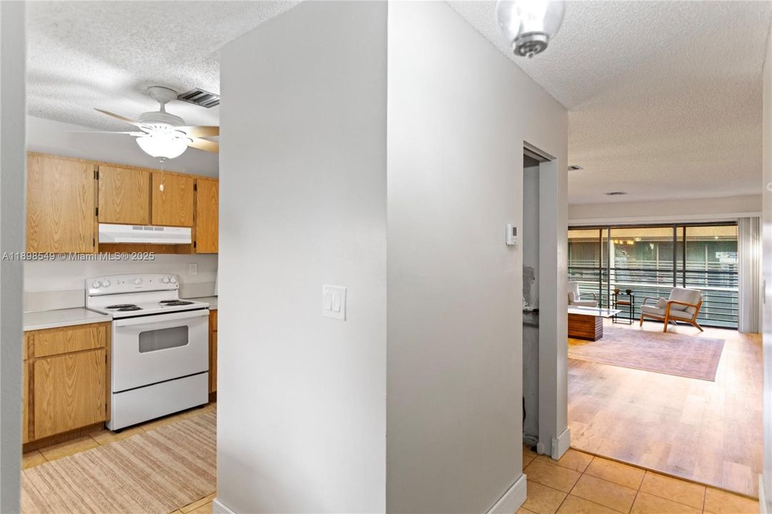 Vendido Recientemente: $174,999 (2 camas, 2 baños, 1019 Pies cuadrados)