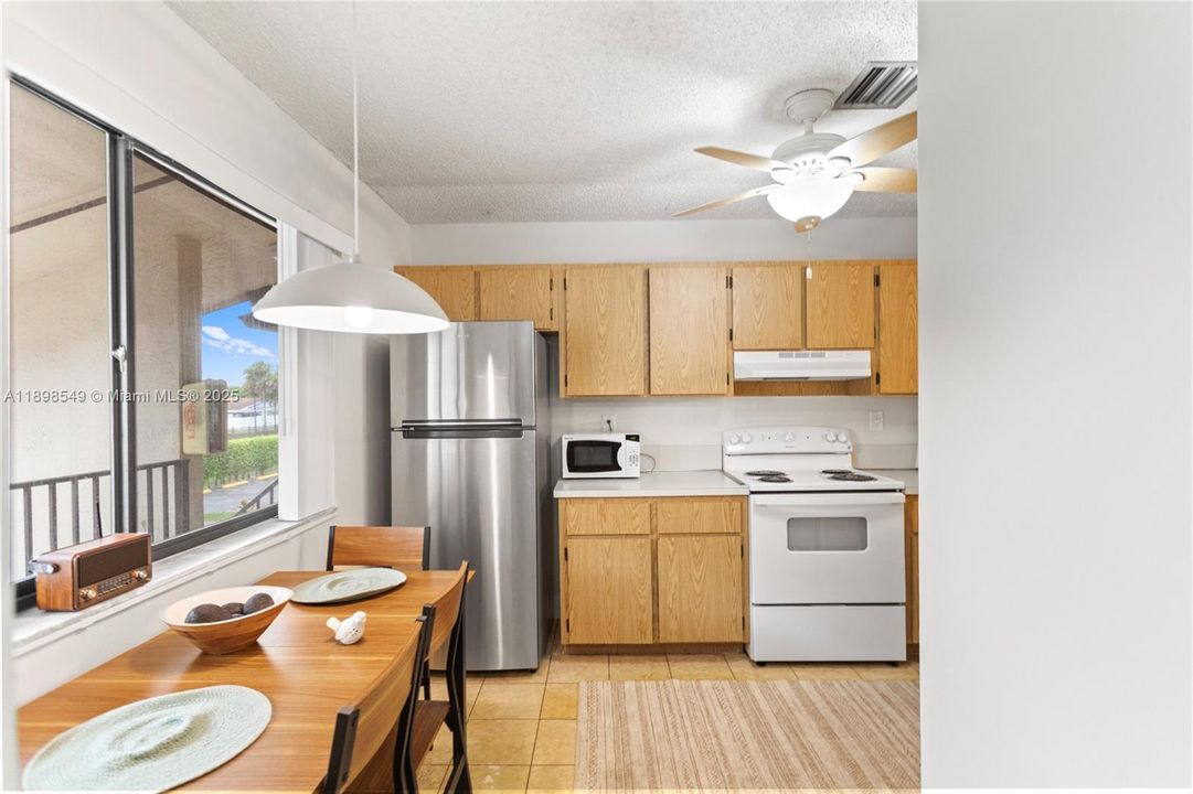 Vendido Recientemente: $174,999 (2 camas, 2 baños, 1019 Pies cuadrados)