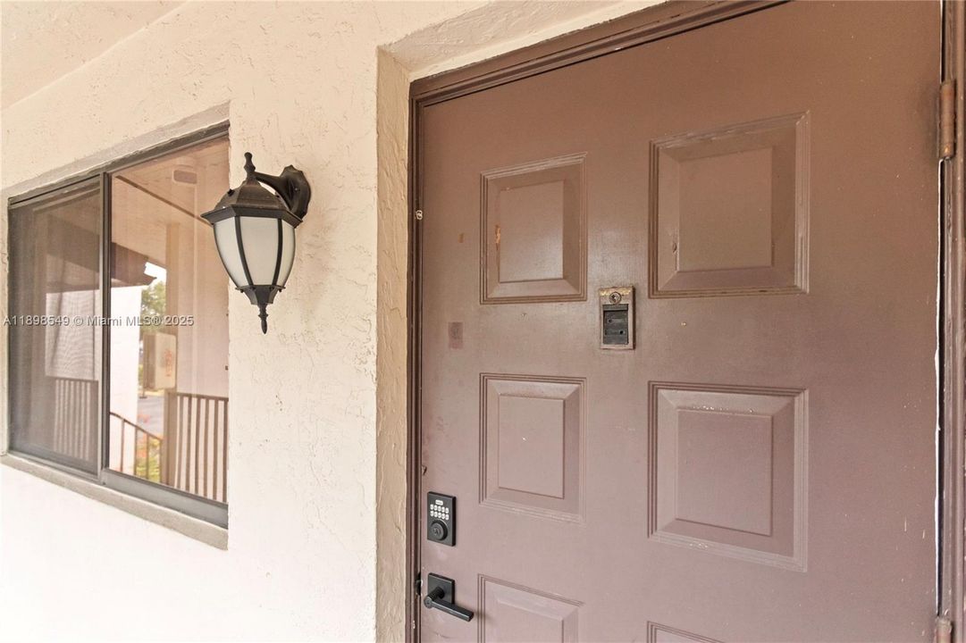 Vendido Recientemente: $174,999 (2 camas, 2 baños, 1019 Pies cuadrados)