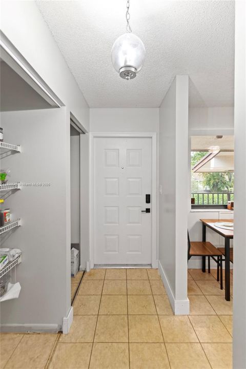 Vendido Recientemente: $174,999 (2 camas, 2 baños, 1019 Pies cuadrados)