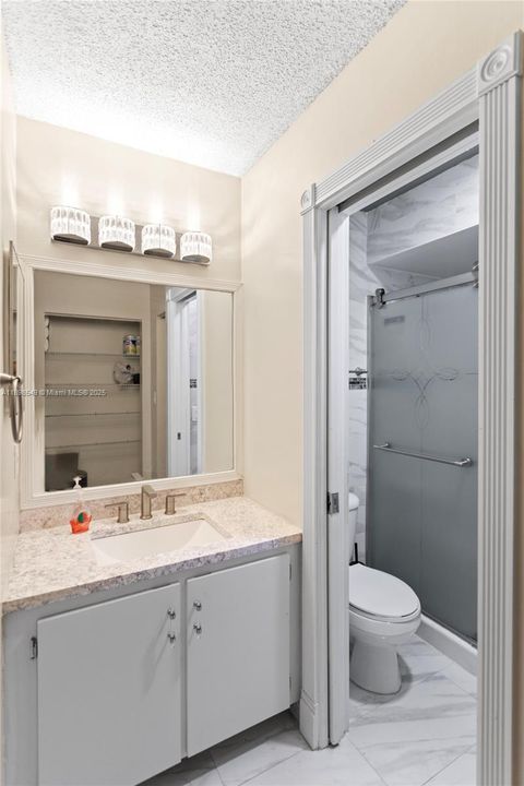 Vendido Recientemente: $174,999 (2 camas, 2 baños, 1019 Pies cuadrados)