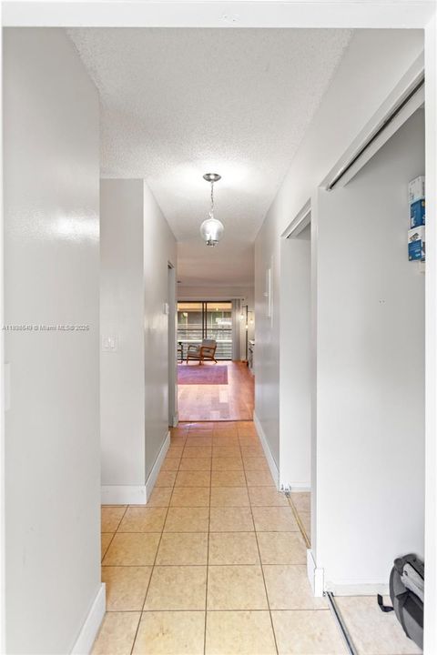 Vendido Recientemente: $174,999 (2 camas, 2 baños, 1019 Pies cuadrados)