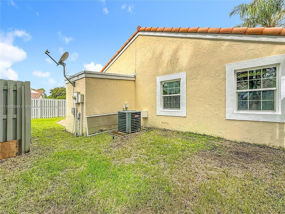 待售: $465,000 (2 贝兹, 2 浴室, 1018 平方英尺)