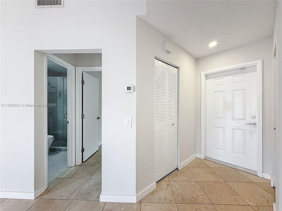 待售: $465,000 (2 贝兹, 2 浴室, 1018 平方英尺)