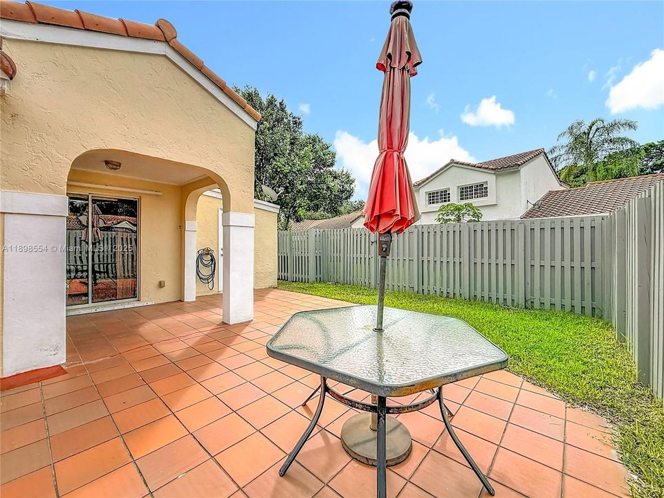 待售: $465,000 (2 贝兹, 2 浴室, 1018 平方英尺)