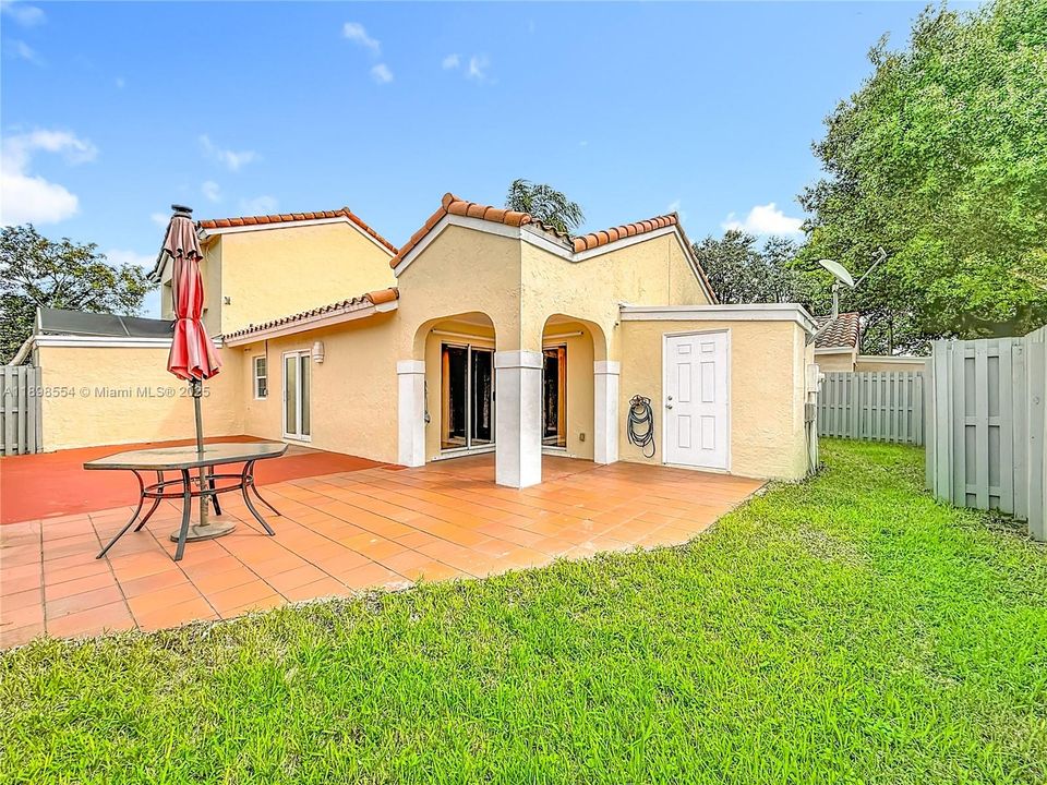 待售: $465,000 (2 贝兹, 2 浴室, 1018 平方英尺)