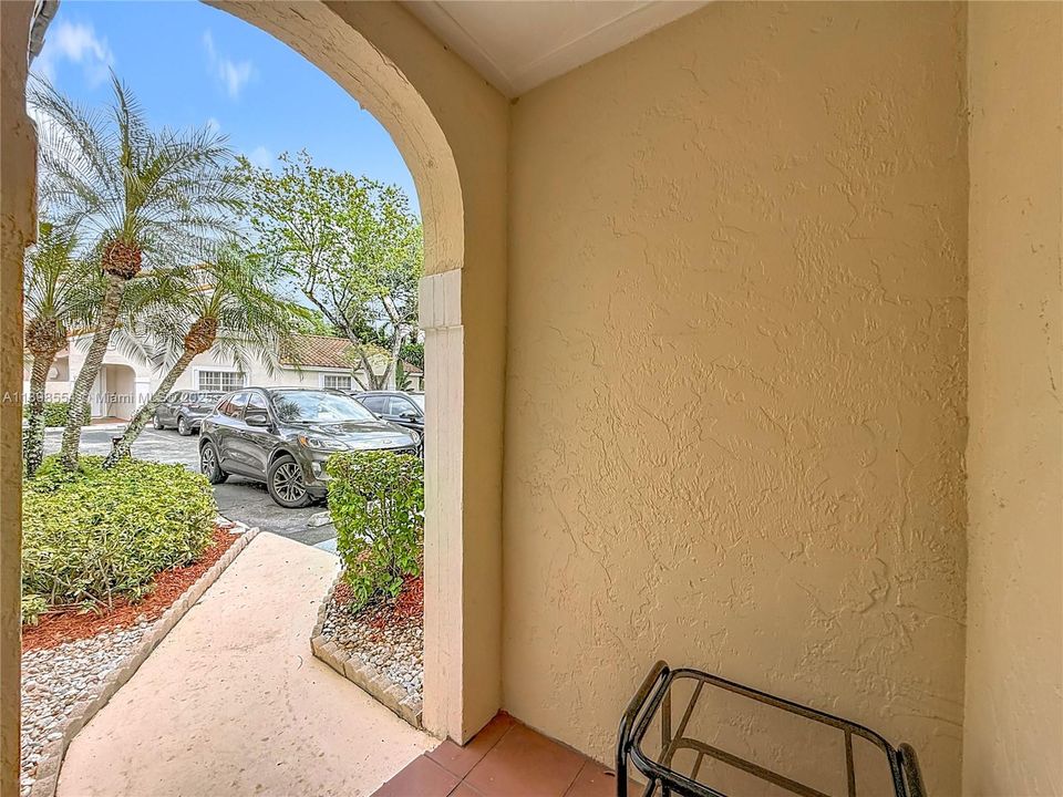 待售: $465,000 (2 贝兹, 2 浴室, 1018 平方英尺)