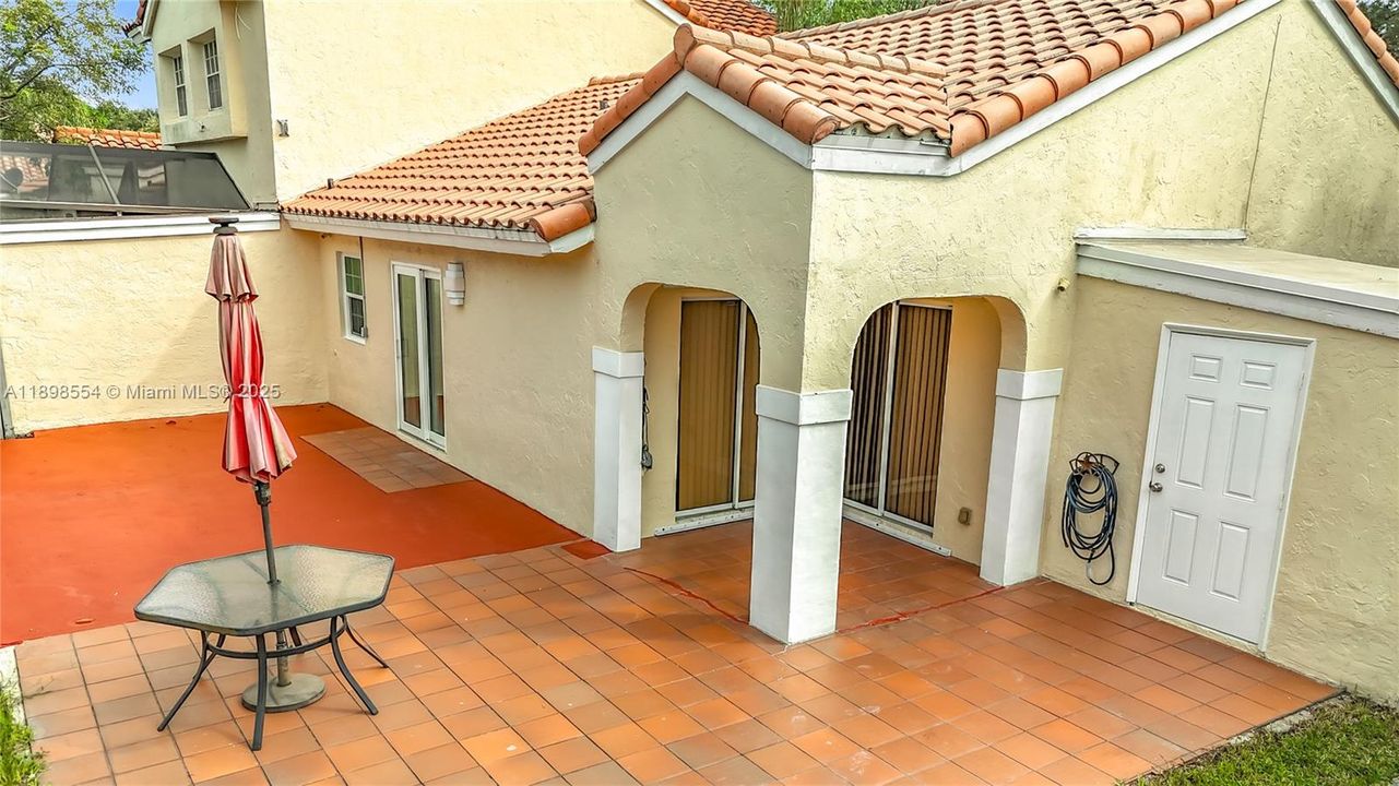 待售: $465,000 (2 贝兹, 2 浴室, 1018 平方英尺)