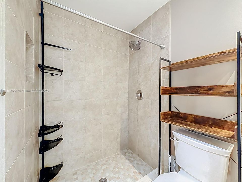 待售: $465,000 (2 贝兹, 2 浴室, 1018 平方英尺)