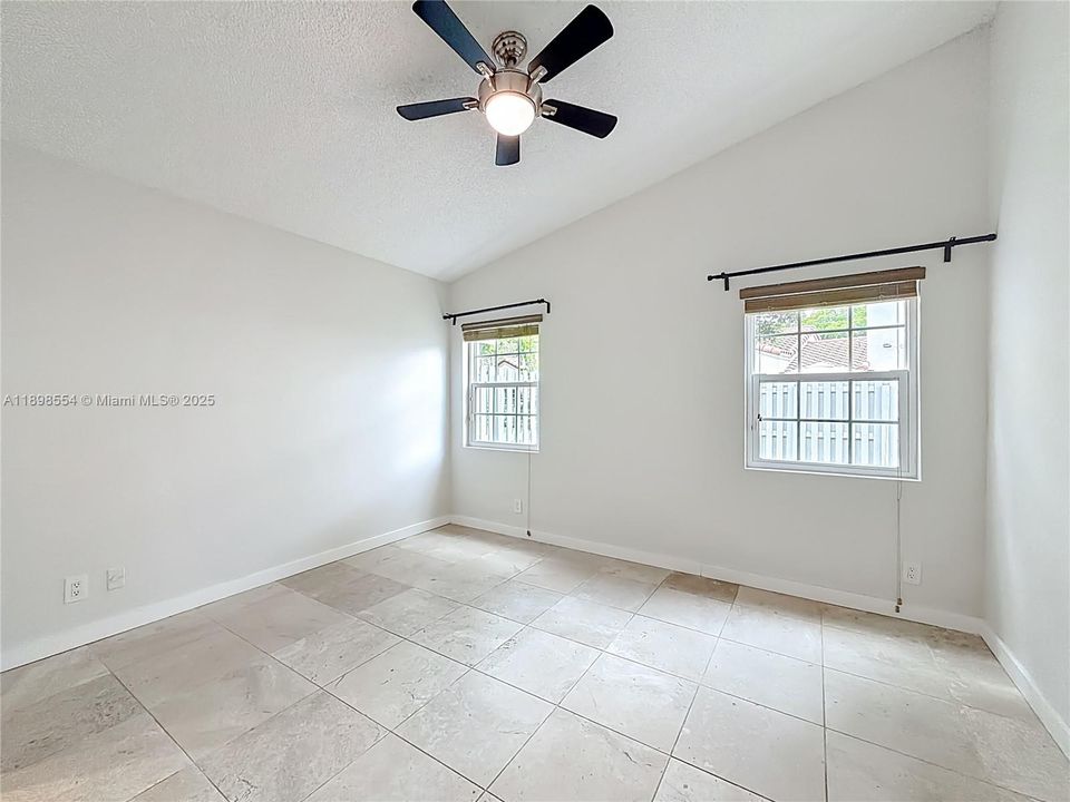 待售: $465,000 (2 贝兹, 2 浴室, 1018 平方英尺)