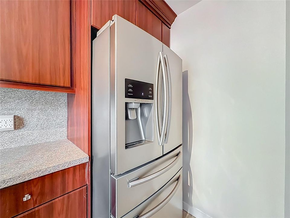 待售: $465,000 (2 贝兹, 2 浴室, 1018 平方英尺)