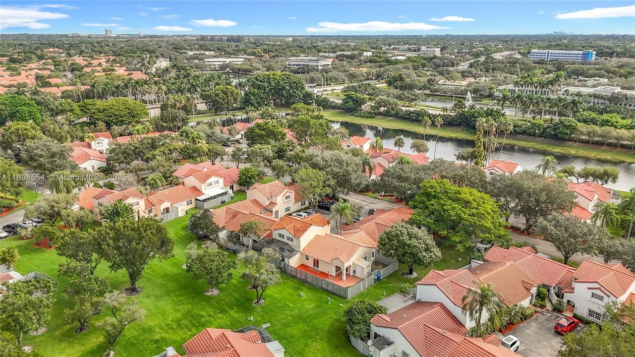 待售: $465,000 (2 贝兹, 2 浴室, 1018 平方英尺)