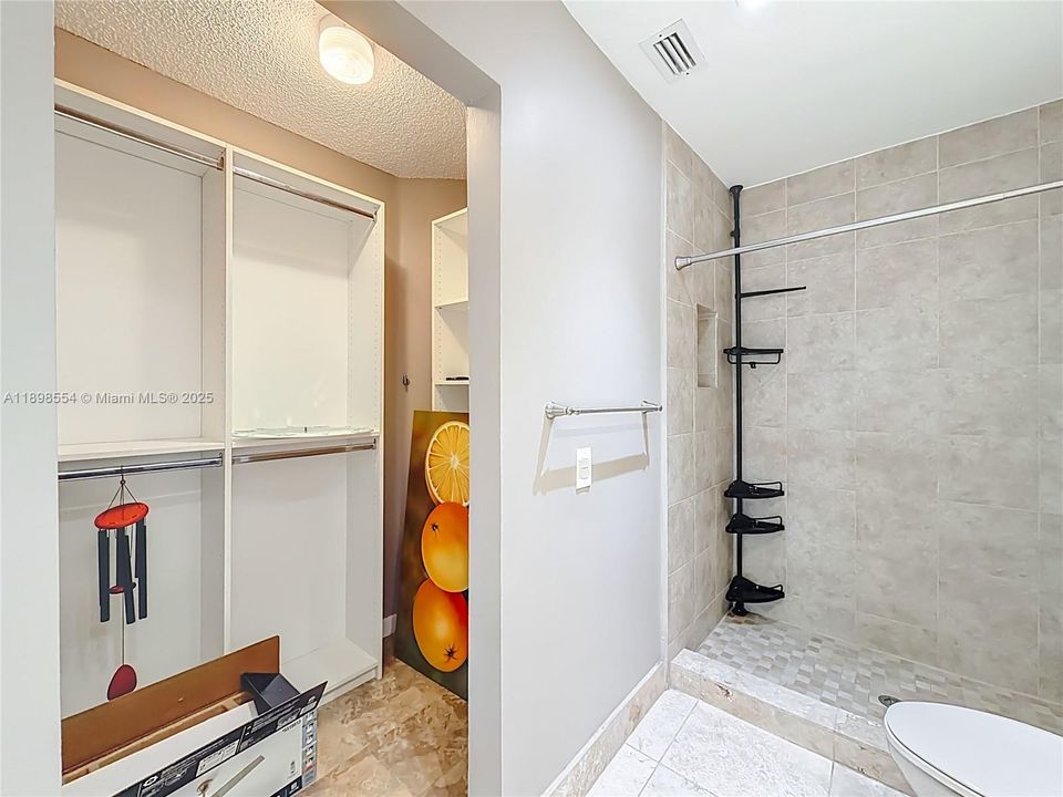 待售: $465,000 (2 贝兹, 2 浴室, 1018 平方英尺)