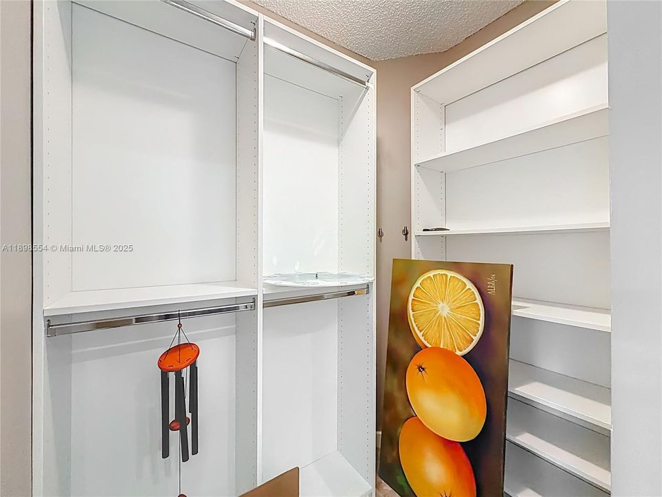 待售: $465,000 (2 贝兹, 2 浴室, 1018 平方英尺)