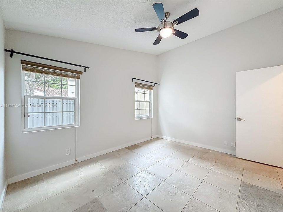 待售: $465,000 (2 贝兹, 2 浴室, 1018 平方英尺)