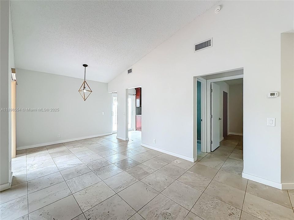 待售: $465,000 (2 贝兹, 2 浴室, 1018 平方英尺)