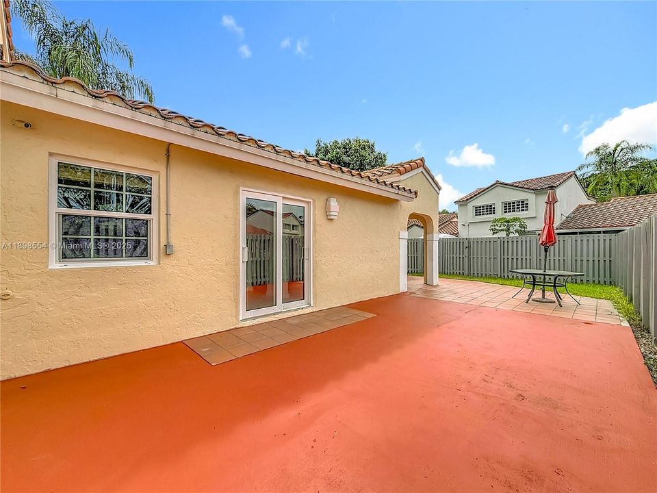 待售: $465,000 (2 贝兹, 2 浴室, 1018 平方英尺)