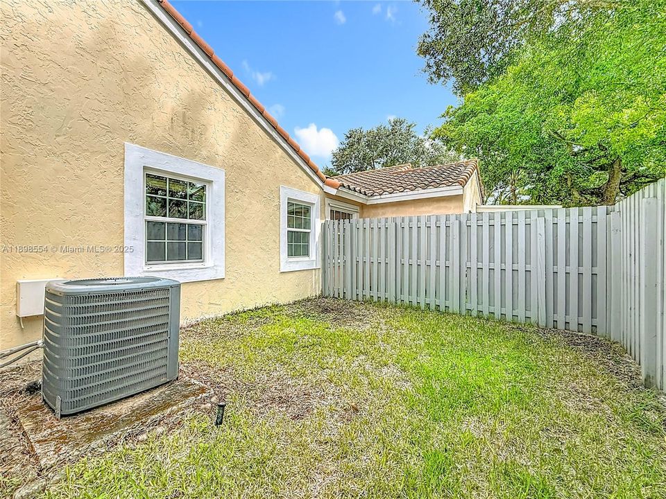 待售: $465,000 (2 贝兹, 2 浴室, 1018 平方英尺)