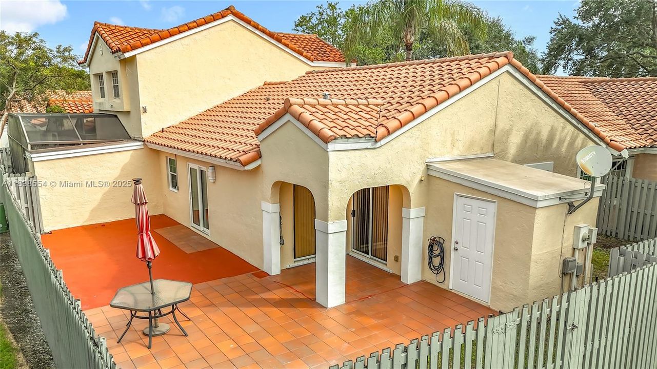 待售: $465,000 (2 贝兹, 2 浴室, 1018 平方英尺)