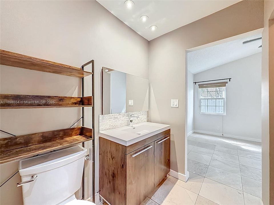 待售: $465,000 (2 贝兹, 2 浴室, 1018 平方英尺)