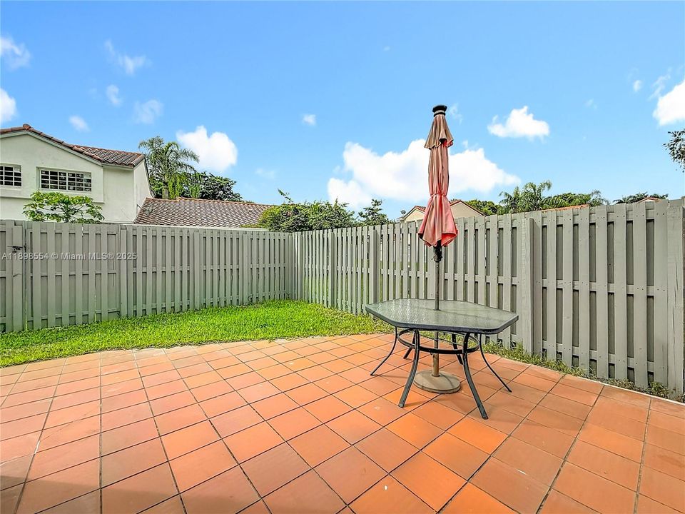 待售: $465,000 (2 贝兹, 2 浴室, 1018 平方英尺)