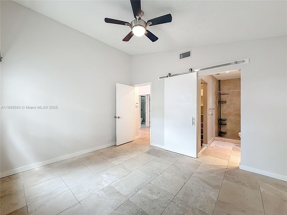 待售: $465,000 (2 贝兹, 2 浴室, 1018 平方英尺)