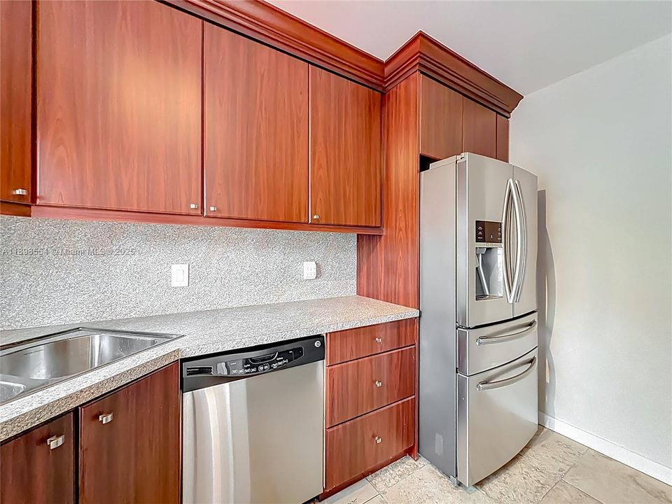 待售: $465,000 (2 贝兹, 2 浴室, 1018 平方英尺)