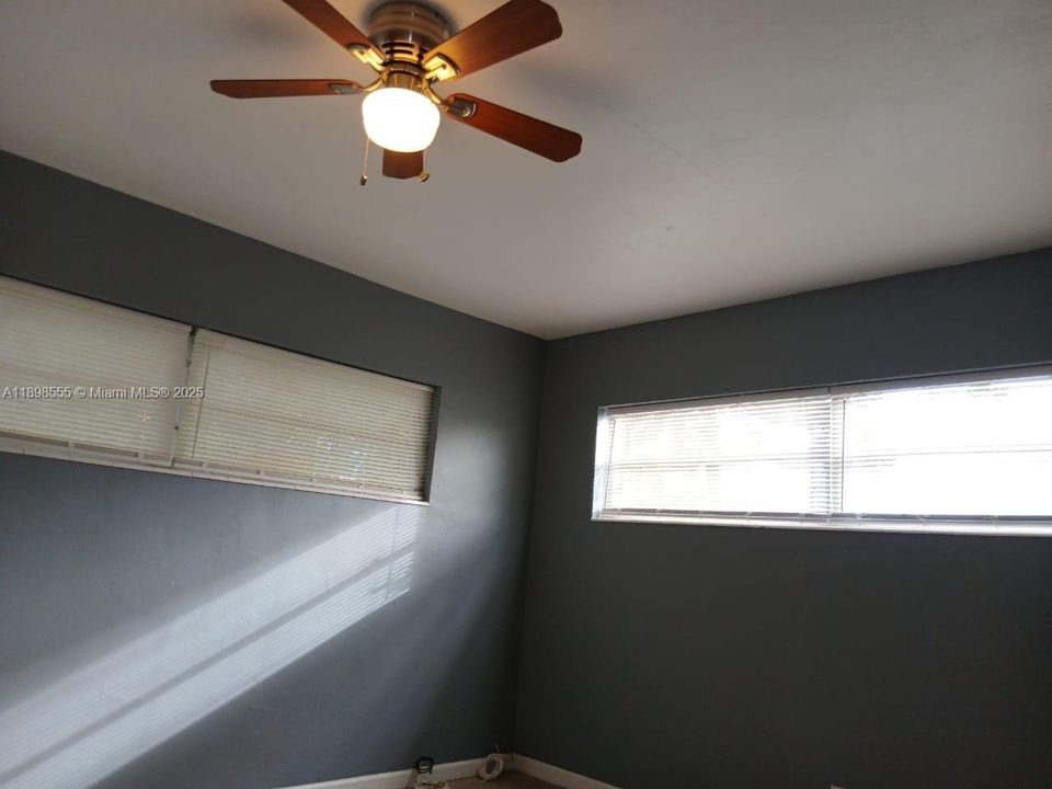 最近租的: $1,575 (1 贝兹, 1 浴室, 0 平方英尺)