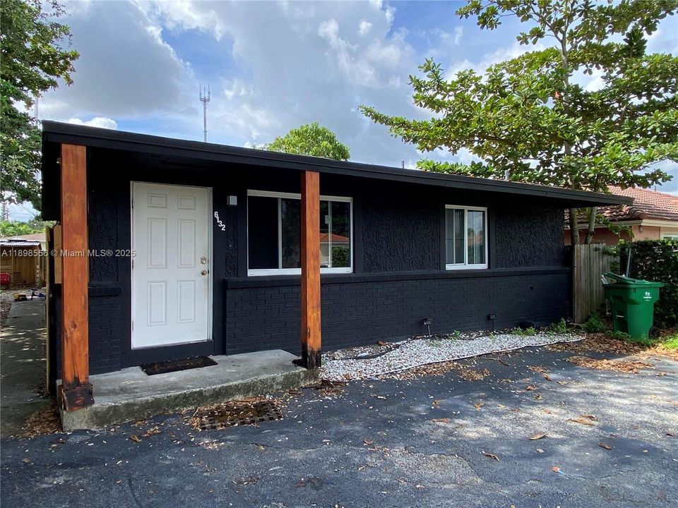 For Rent: $2,060 (2 beds, 1 baths, 1674 Square Feet)